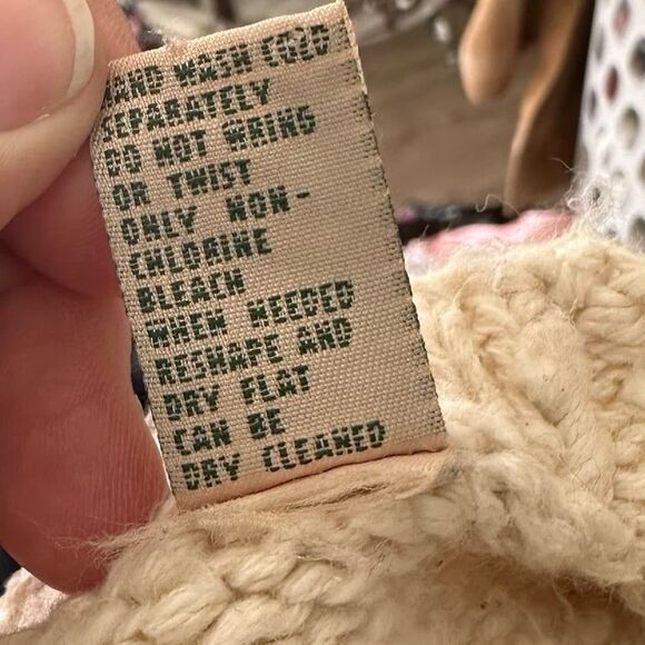 Vintage 1990s Marsh Landing Hand Knit Chunky Intarsia Skiing Bear Sweater Sz Med - Picture 7 of 7